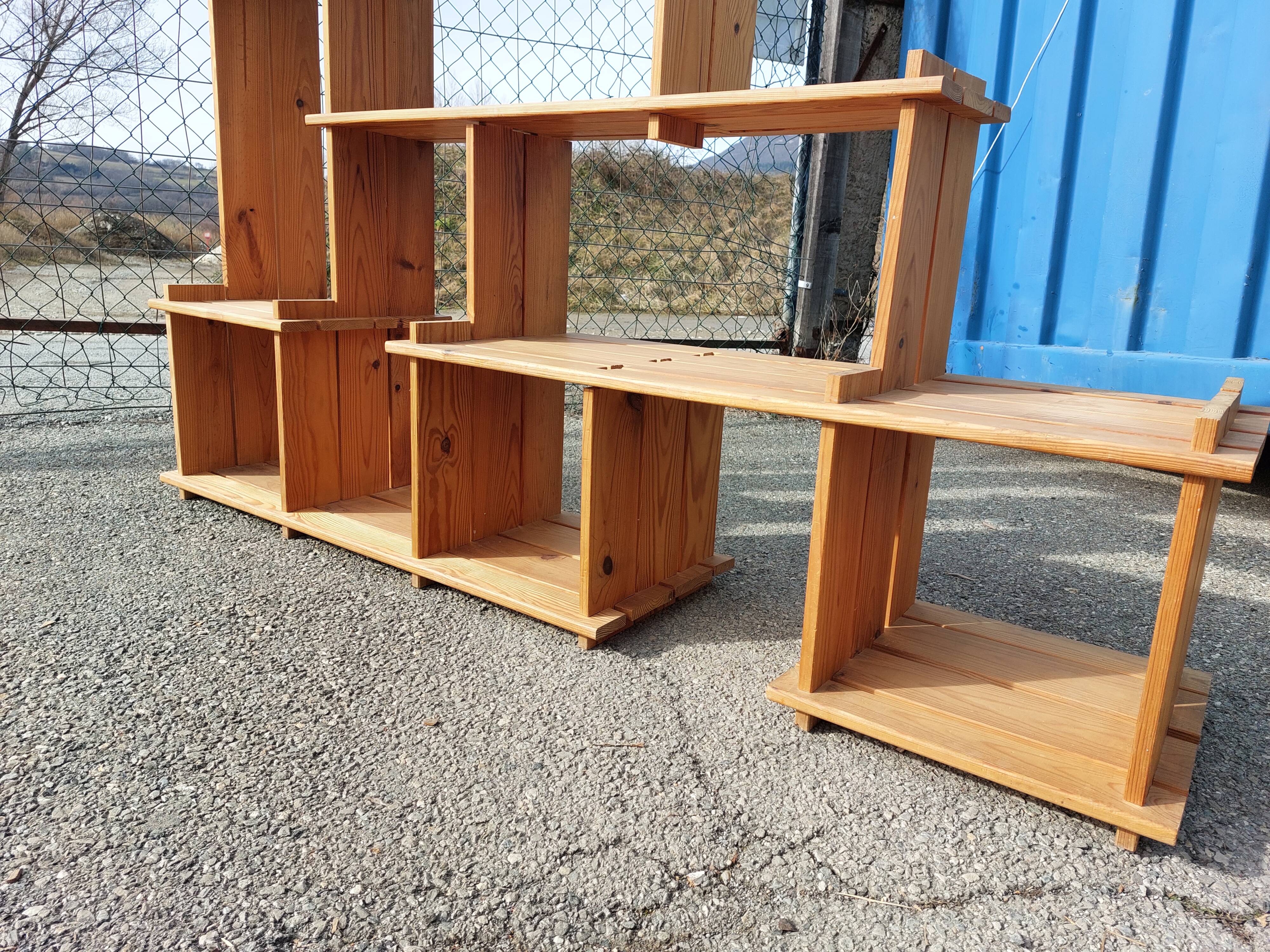 Vintage library and staircase shelf in solid pine - 1980s