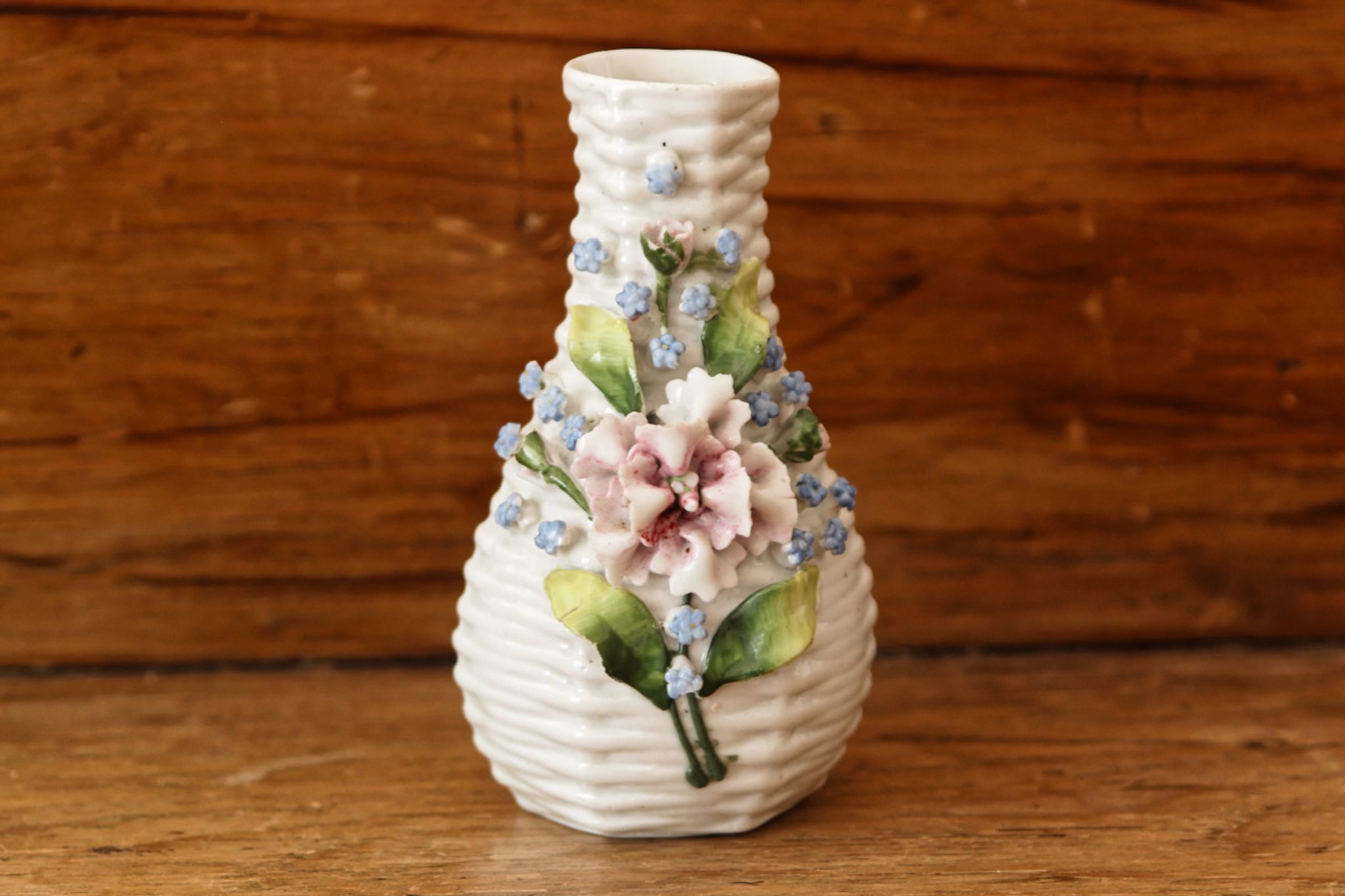 Vase soliflore en barbotine