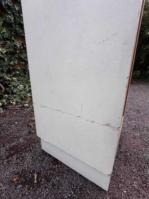White 2-door bonnet cabinet