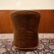 Fauteuil Chesterfield anglais en cuir marron