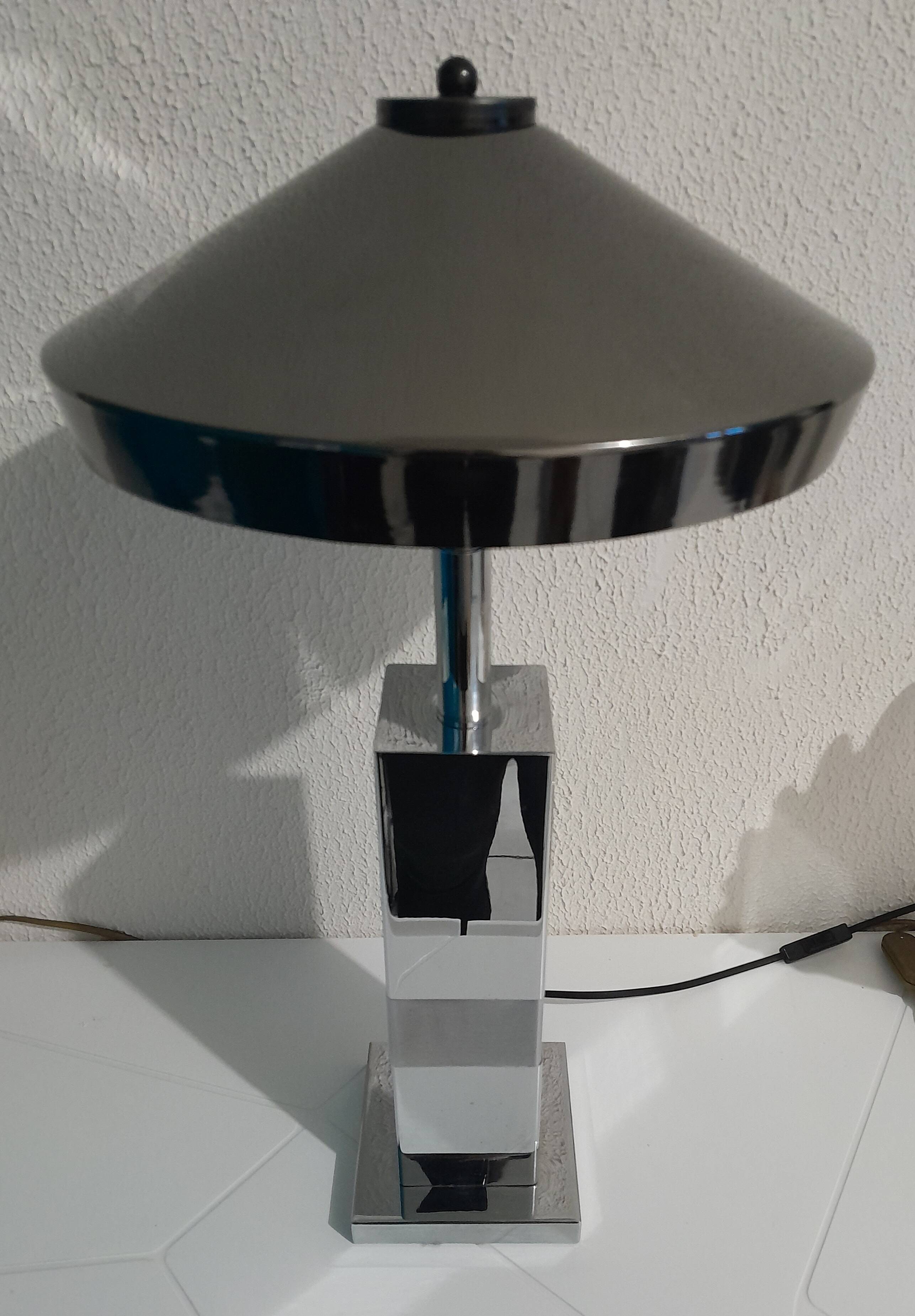 Grande lampe en acier chromé vintage 1990