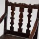 Fauteuil en chêne provincial français du XVIIIe siècle