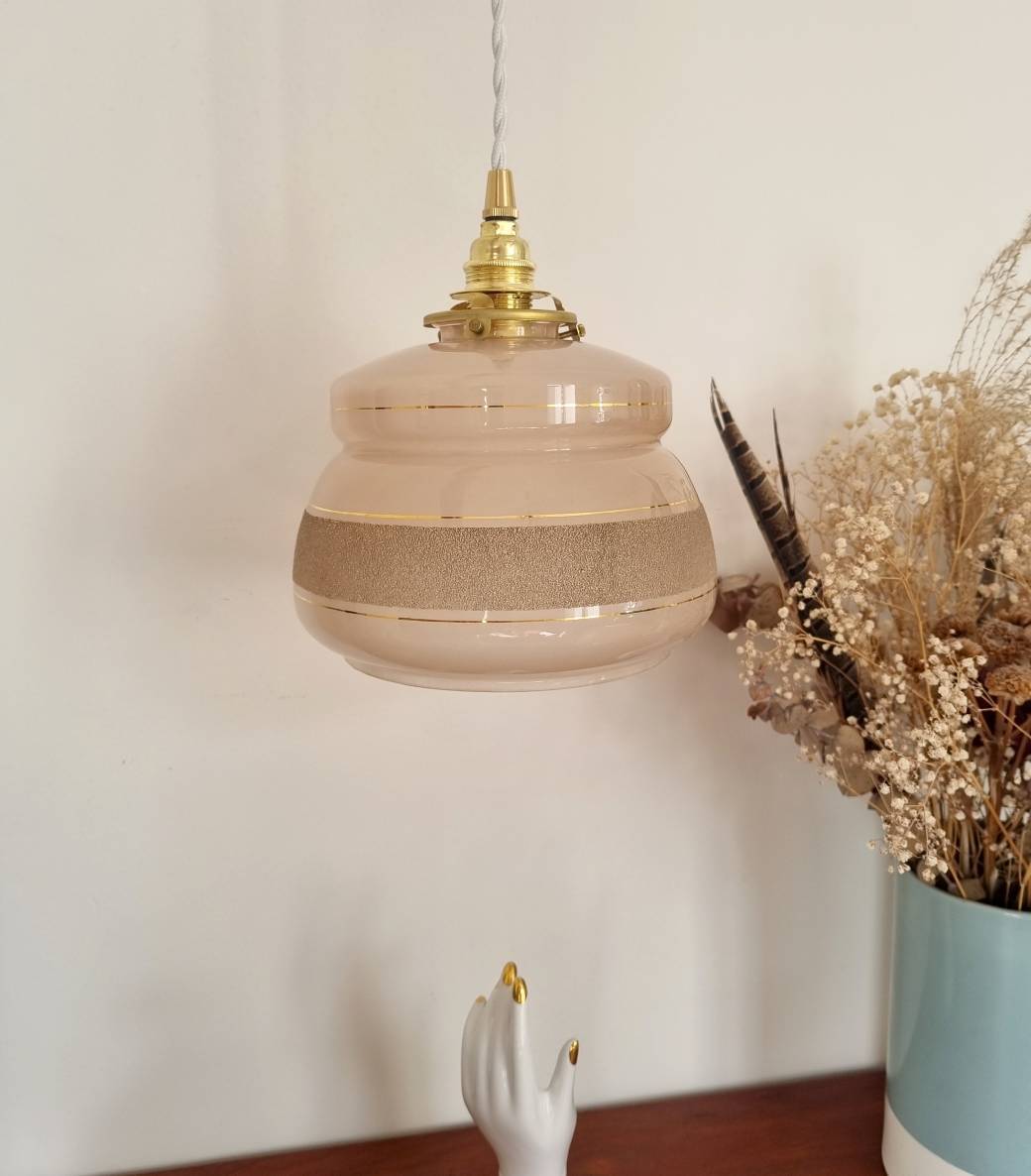 Rosy pendant light