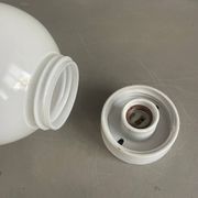 Applique ou plafonnier en porcelaine et verre blanc
