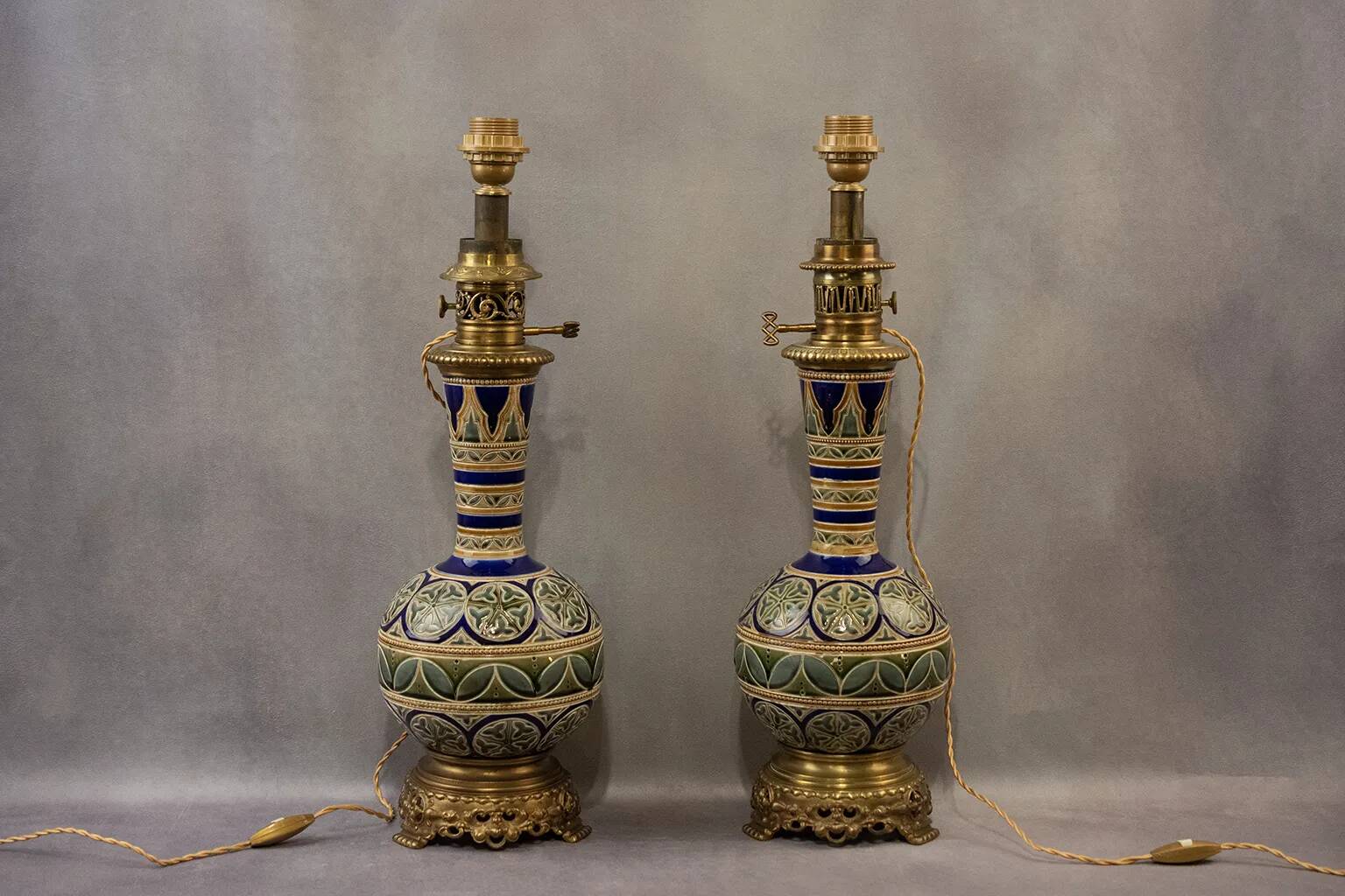 Paire de vases Longwy montés en lampe avec monture en bronze doré, fin XIXe
