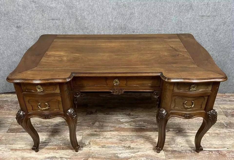 Curved Provençal Louis XV style desk in carved walnut circa 1880
