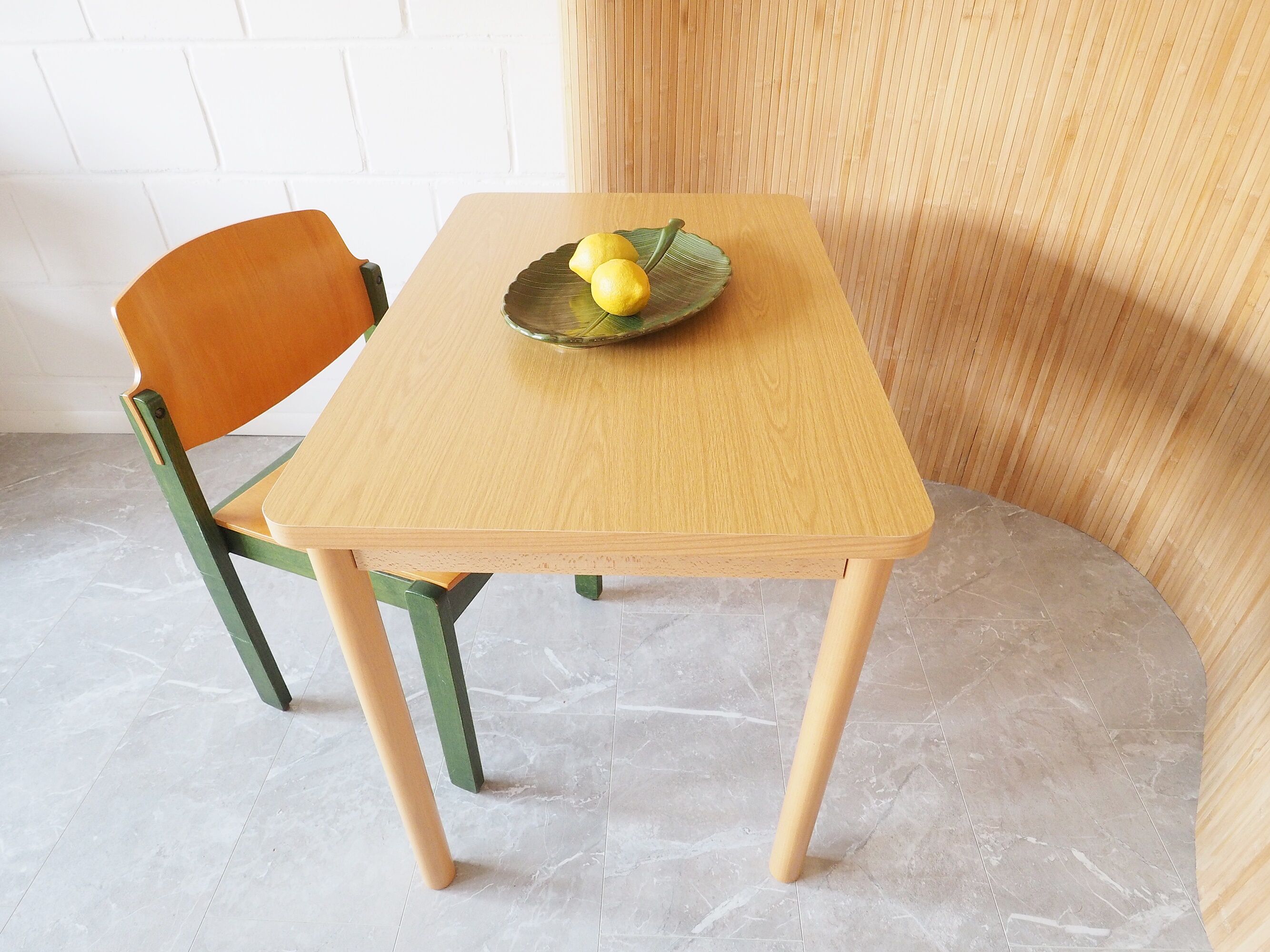 Table de cuisine en bois des années 1980