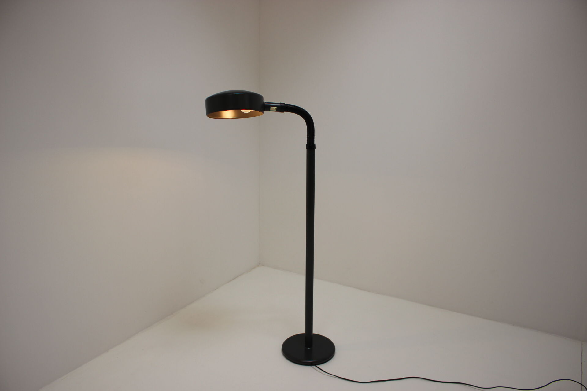 1970s retro vintage freestanding Dijkstra bowl shaped reading floor lamp