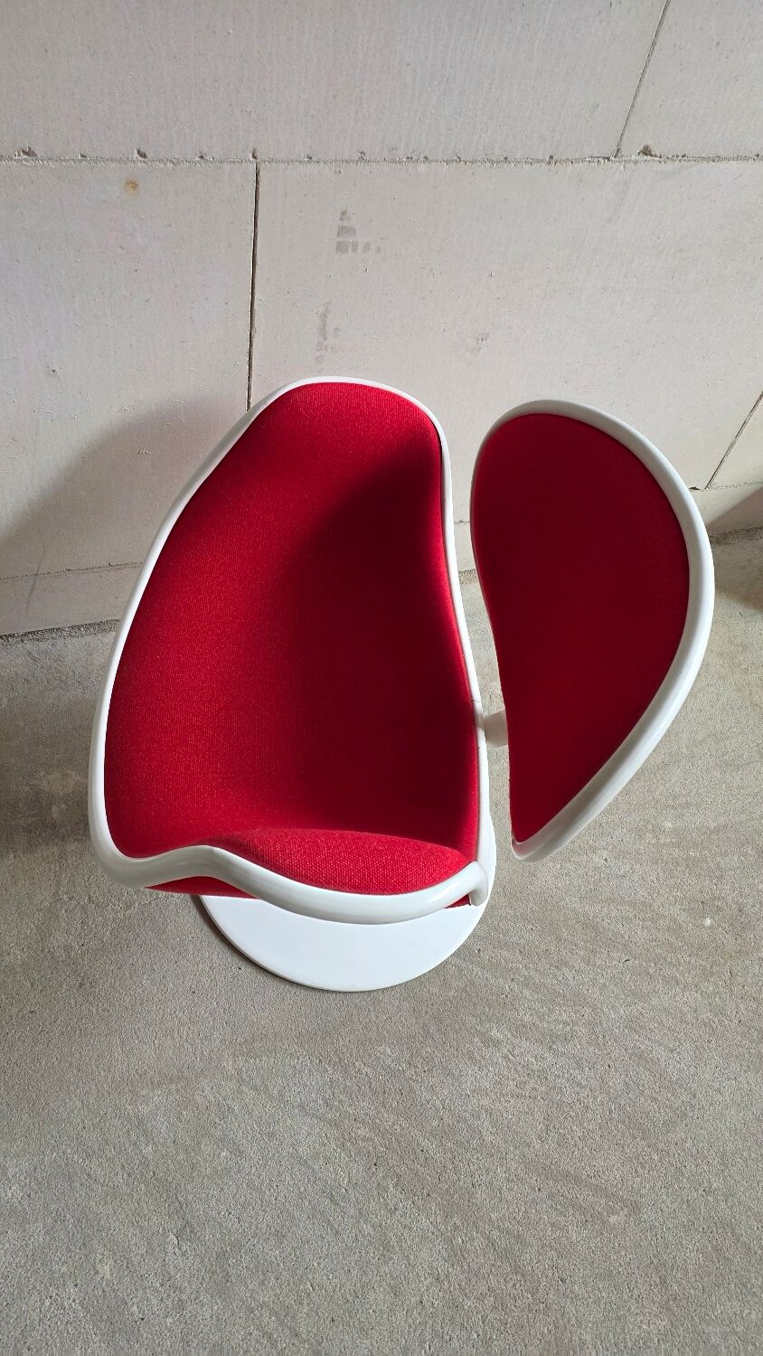 Pierre Paulin Low Little Tulip chair by Artifort