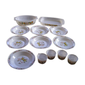 Set de 7 assiettes creuses, 2 plats,