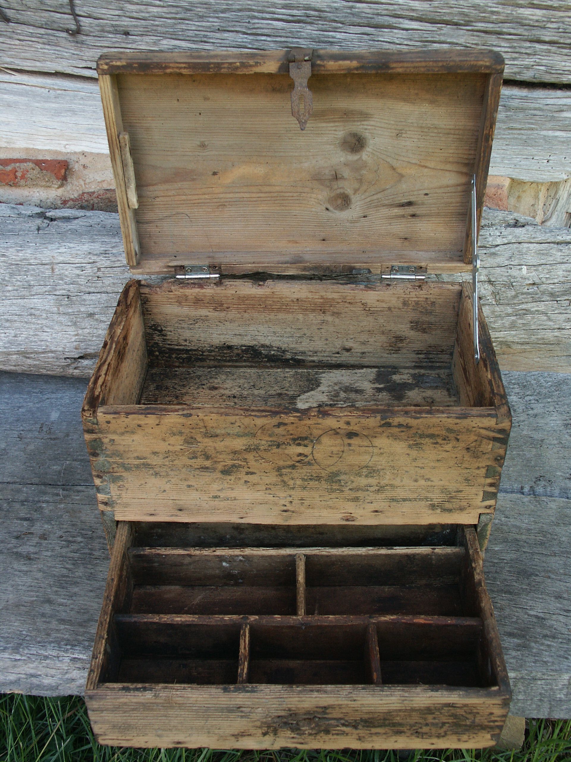 Tools box/antique nails years ago 30/40
