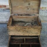 Tools box/antique nails years ago 30/40
