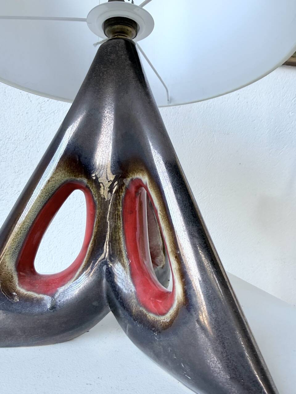 Paire de lampes céramiques forme libre triangle