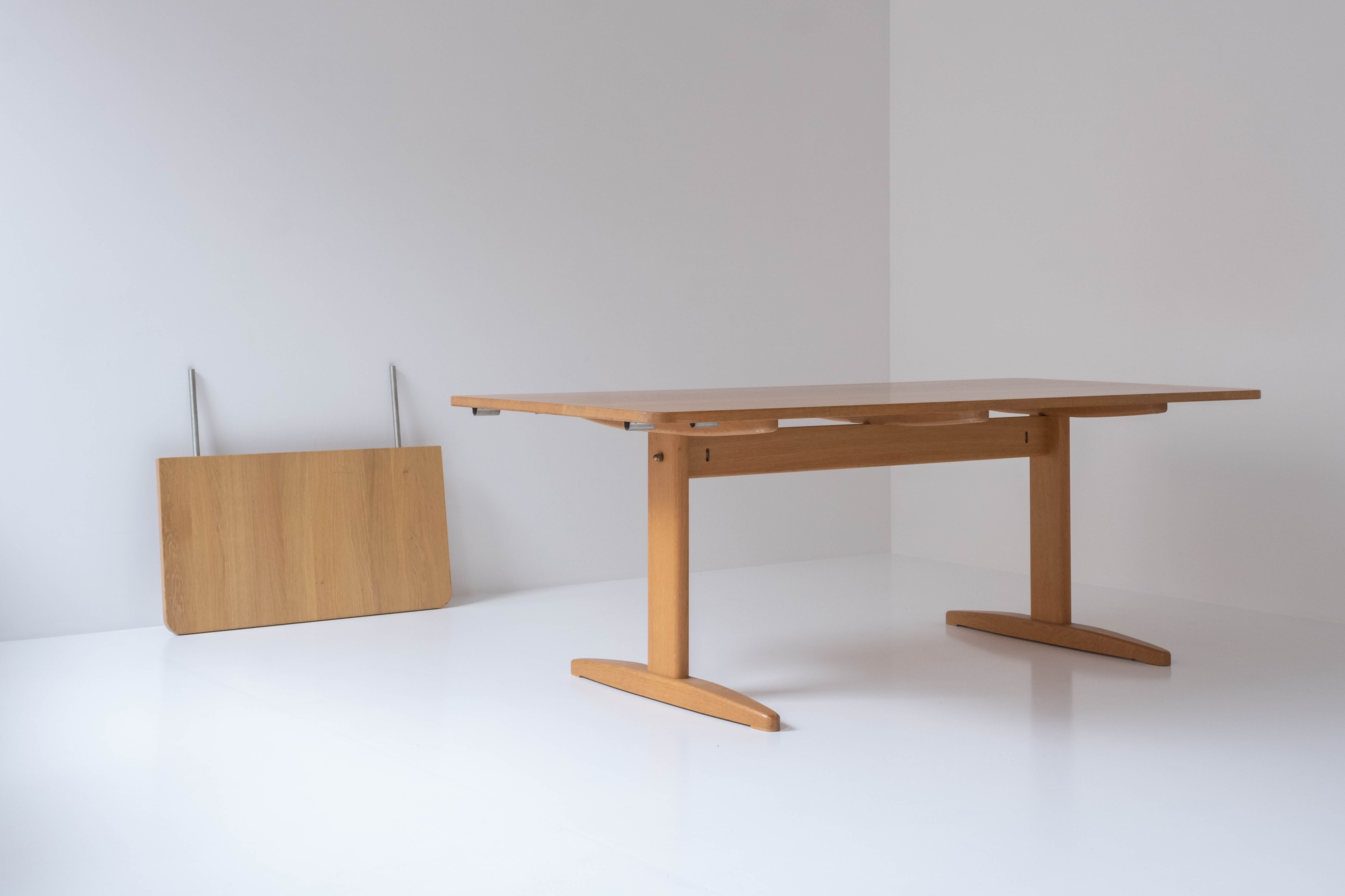 Shaker dining table designed by Børge Mogensen for Carl Madsen & Son, Denmark 1960s.