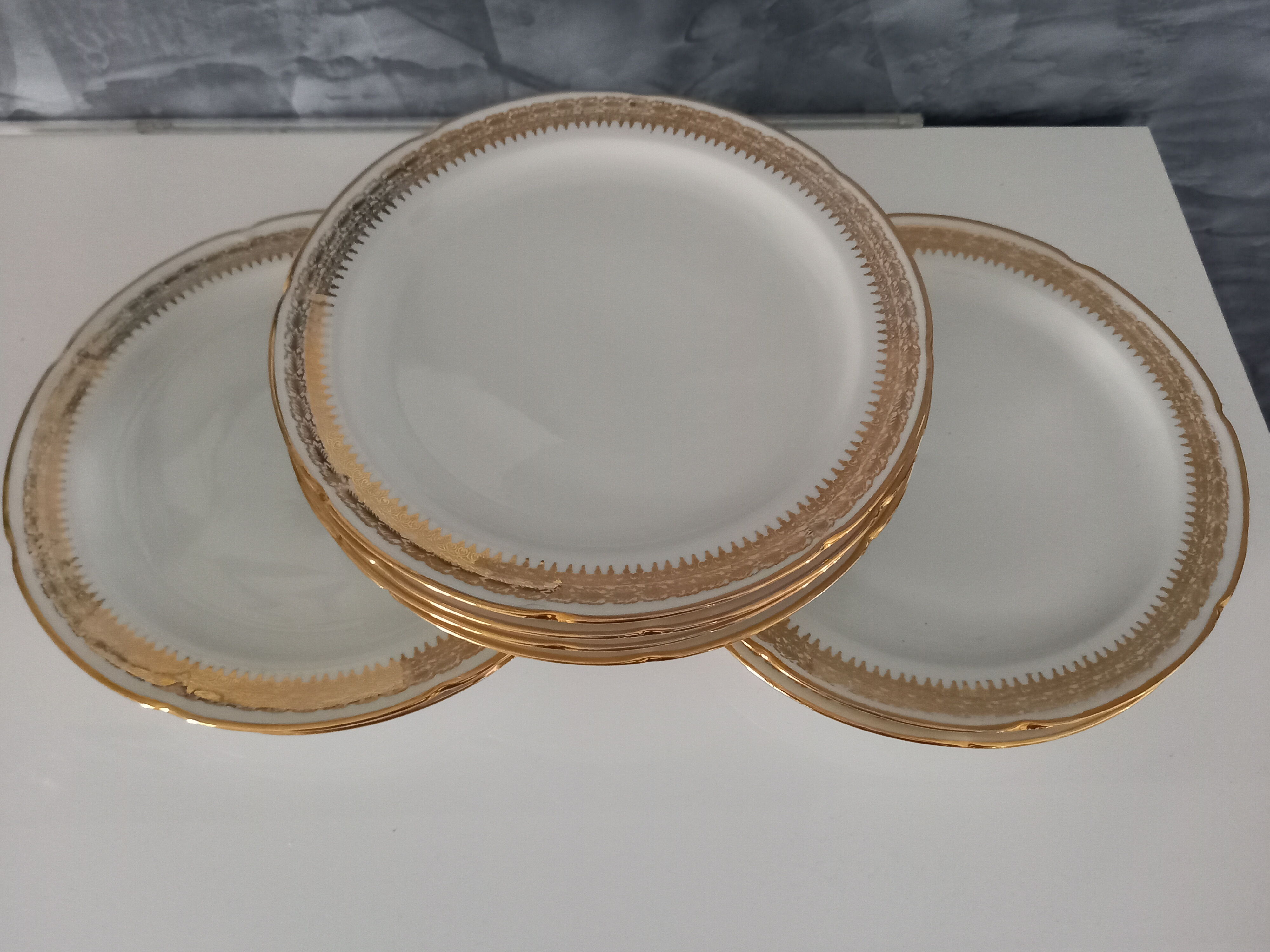 Lot of 8 flat plates