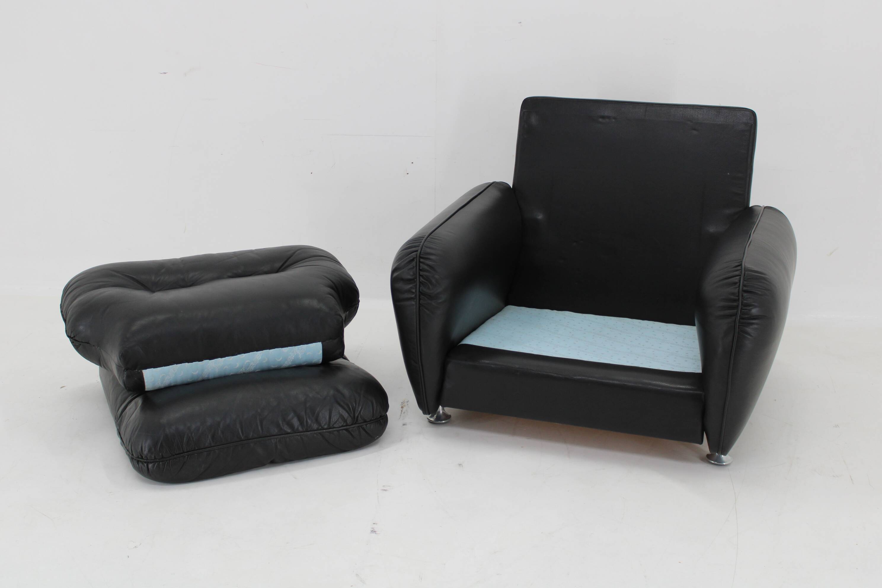 1970s Armchair in Black Leather, Italy