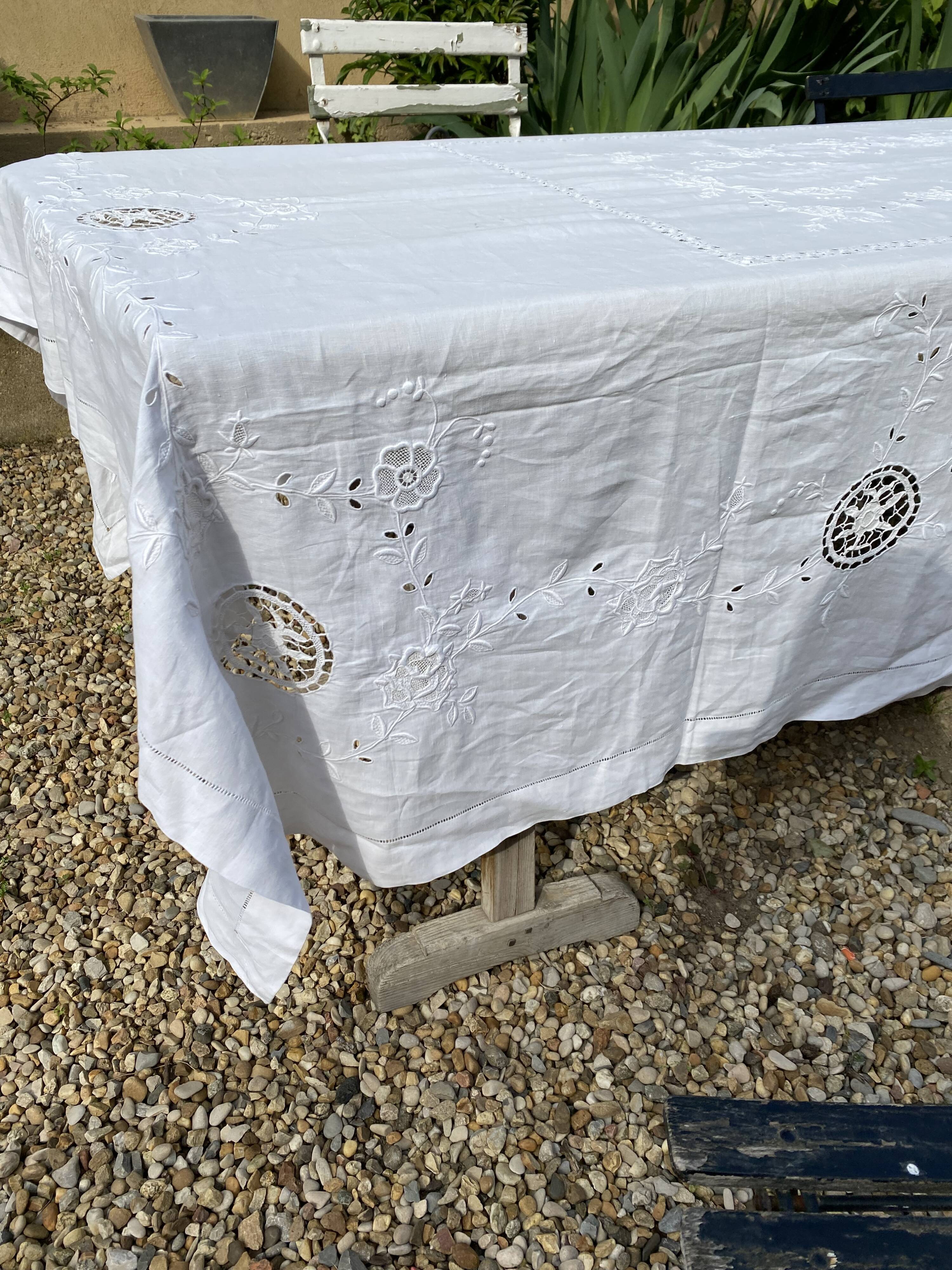 Nappe blanche ancienne