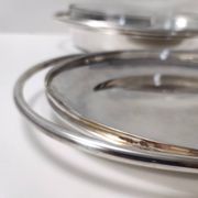 Plat à chevreuil en métal argenté avec cocotte en verre Pyrex de Sabattini, Italie