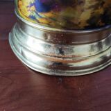 Flame-patterned golden umbrella stand