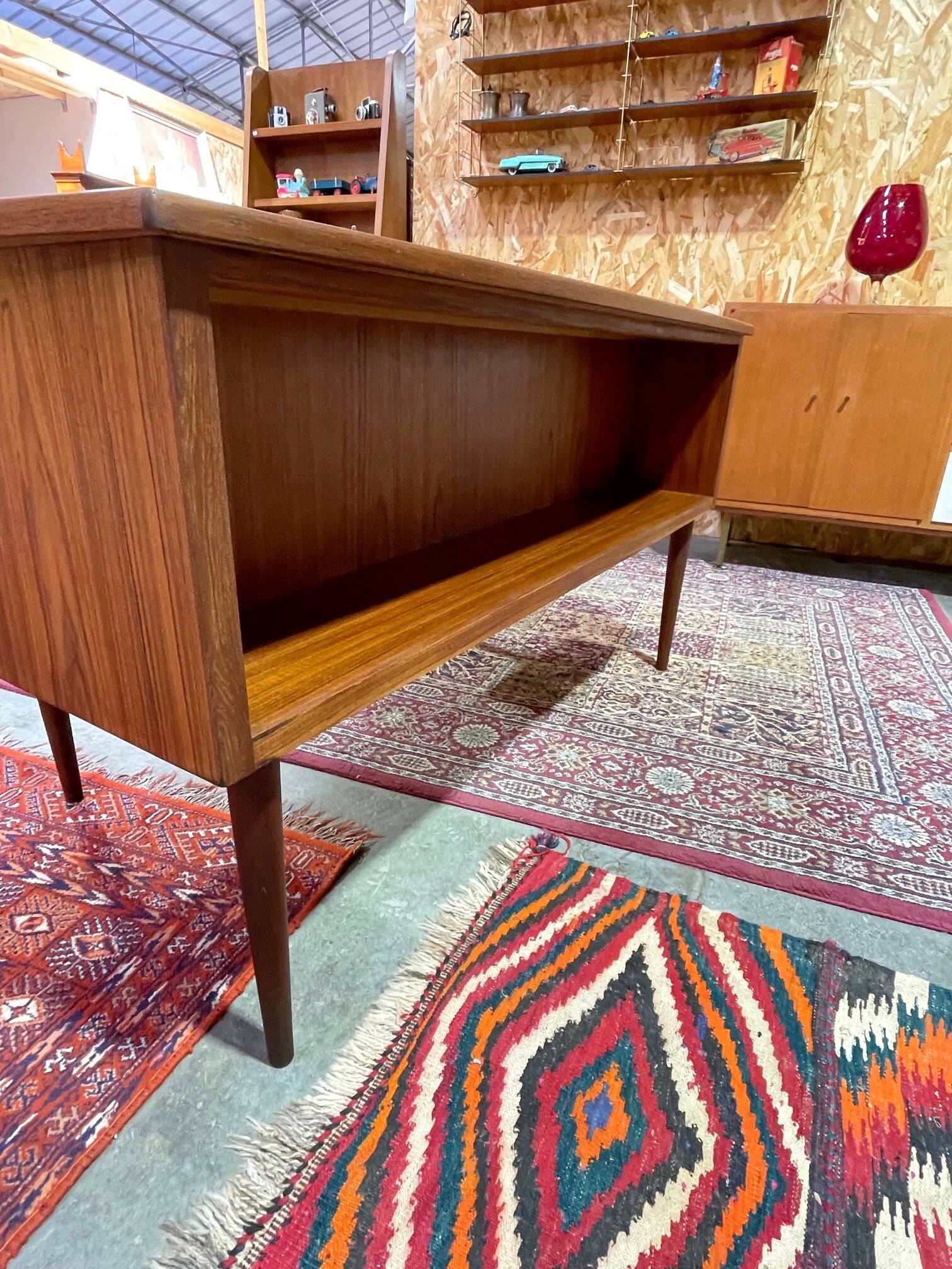 Vintage double-sided desk in teak, Scandinavian design from the 1960s.