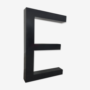 E metal letter