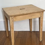 Petite table basse en bois massif