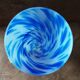 Vase opaline bleu  marbré  sur socle métal