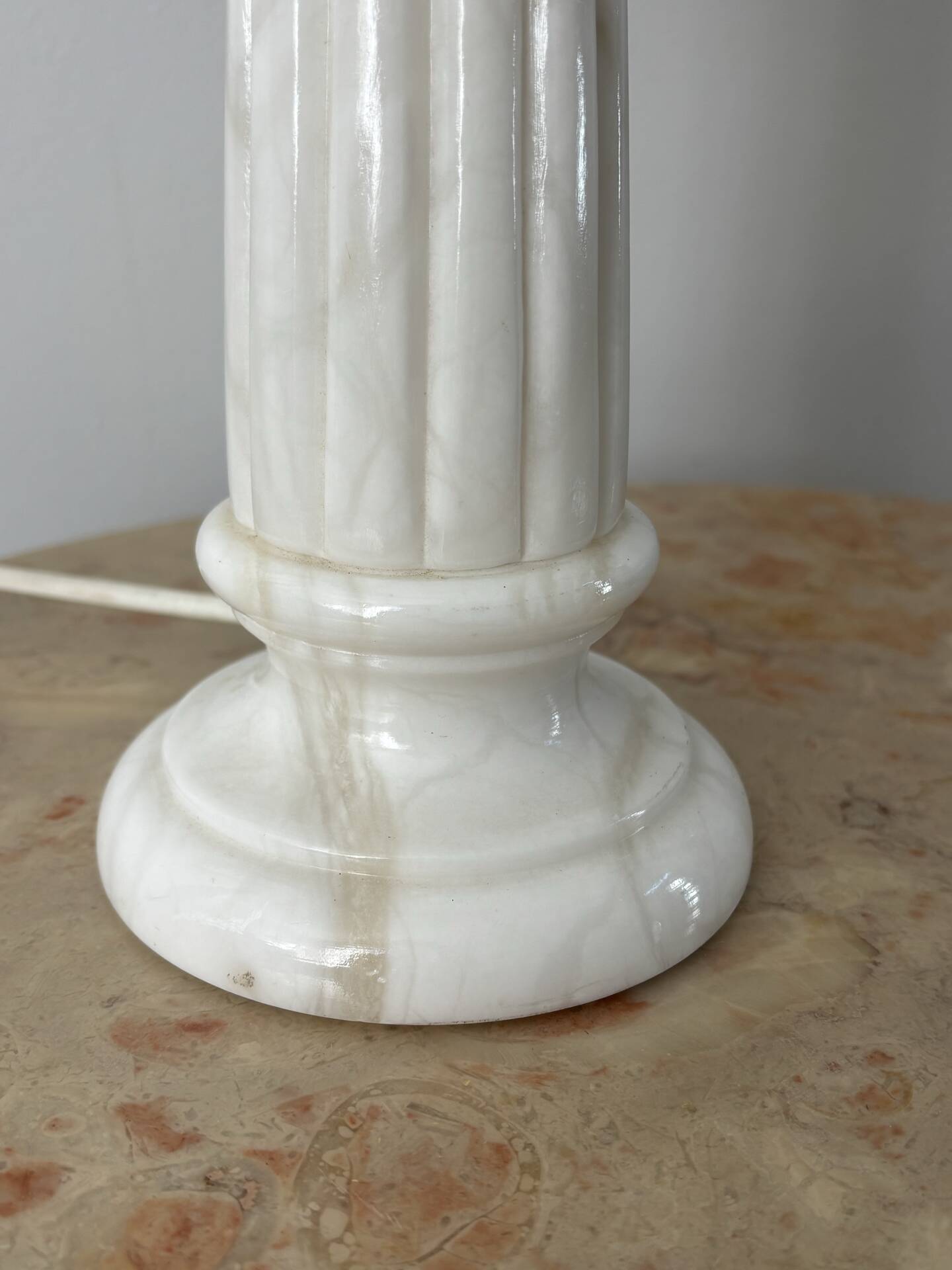 Alabaster column lamp