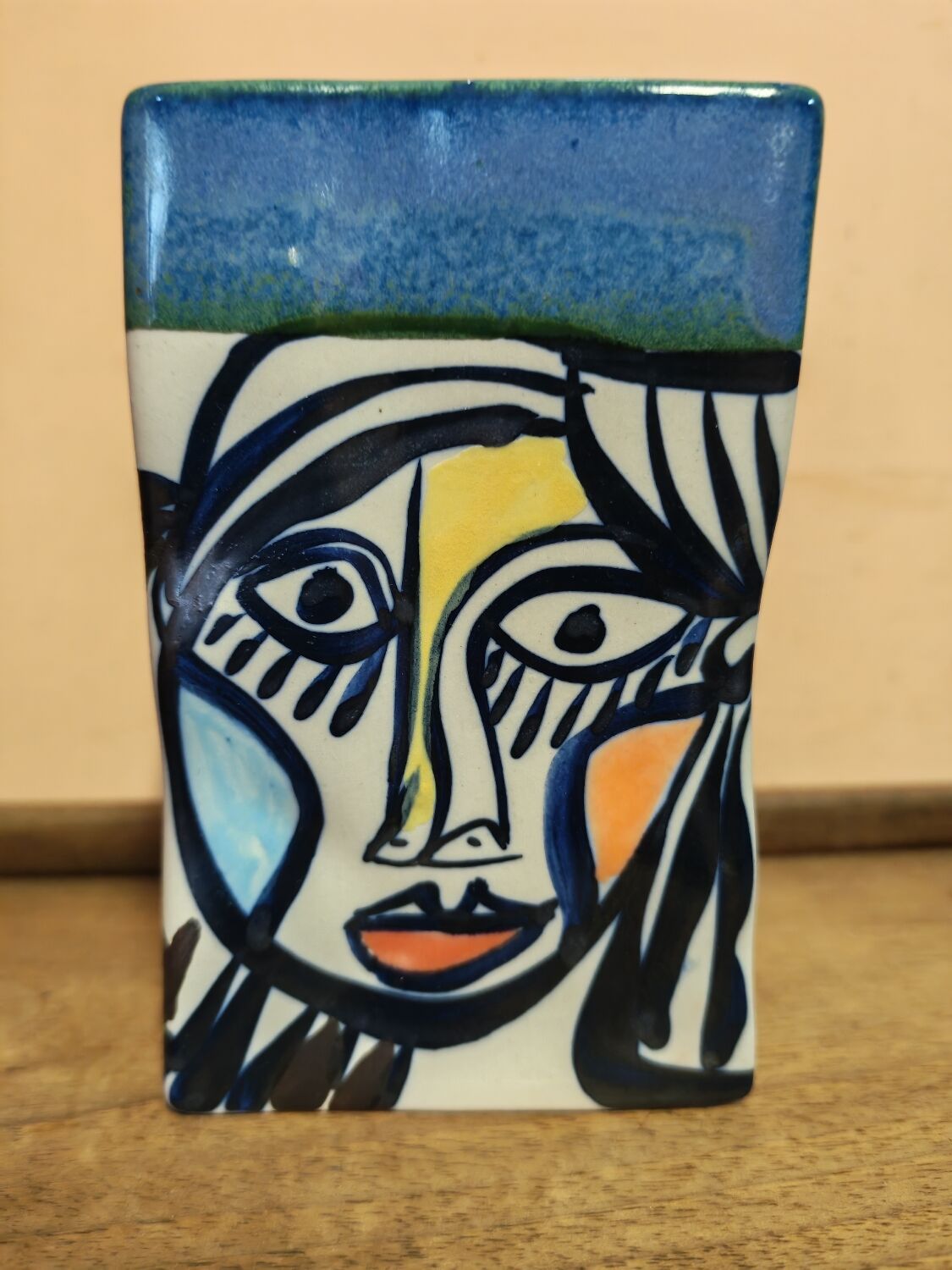 Cubist vase Alfonso Otero Regal