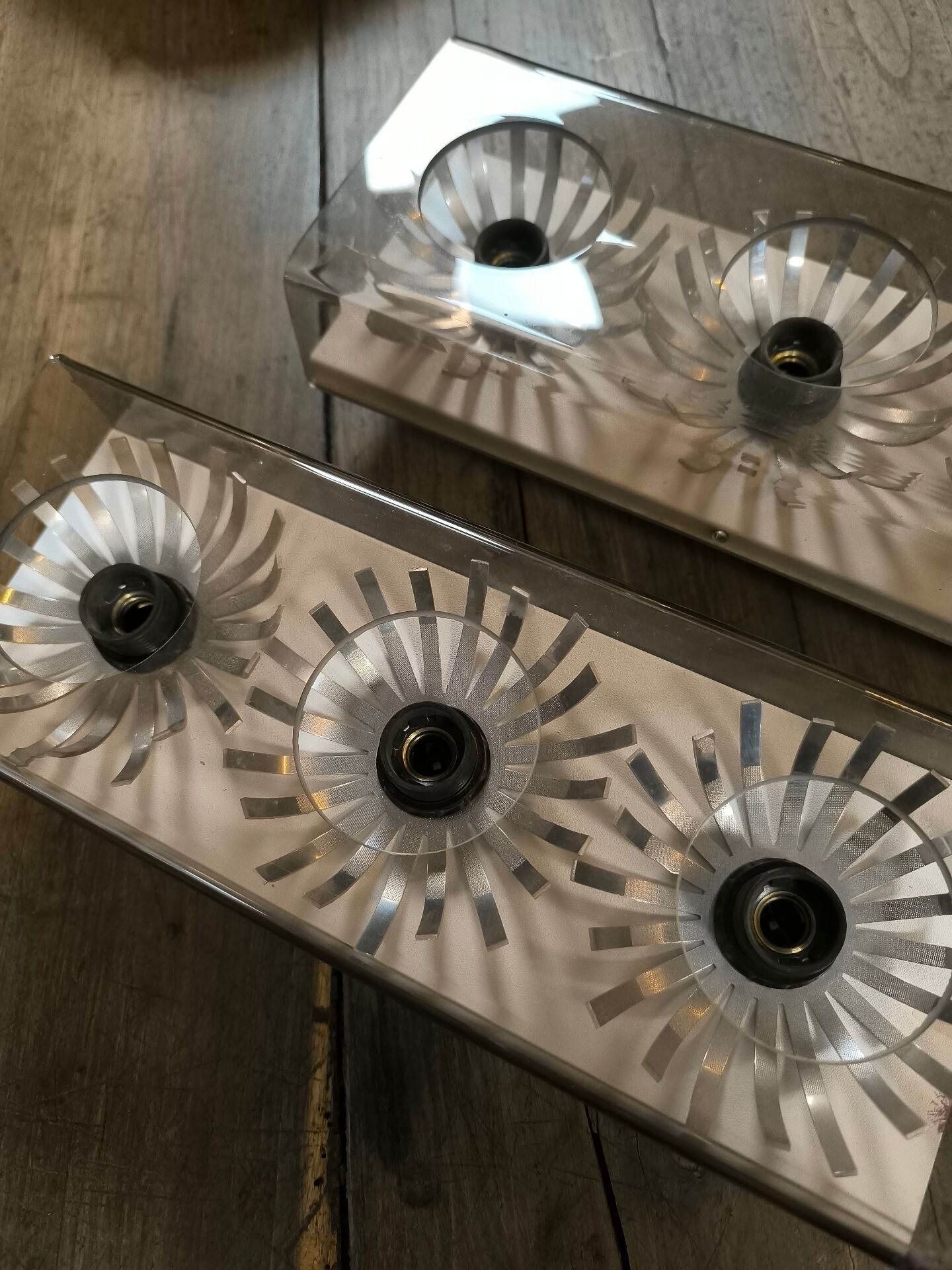 Paire d'appliques flower plexiglas circa 1970