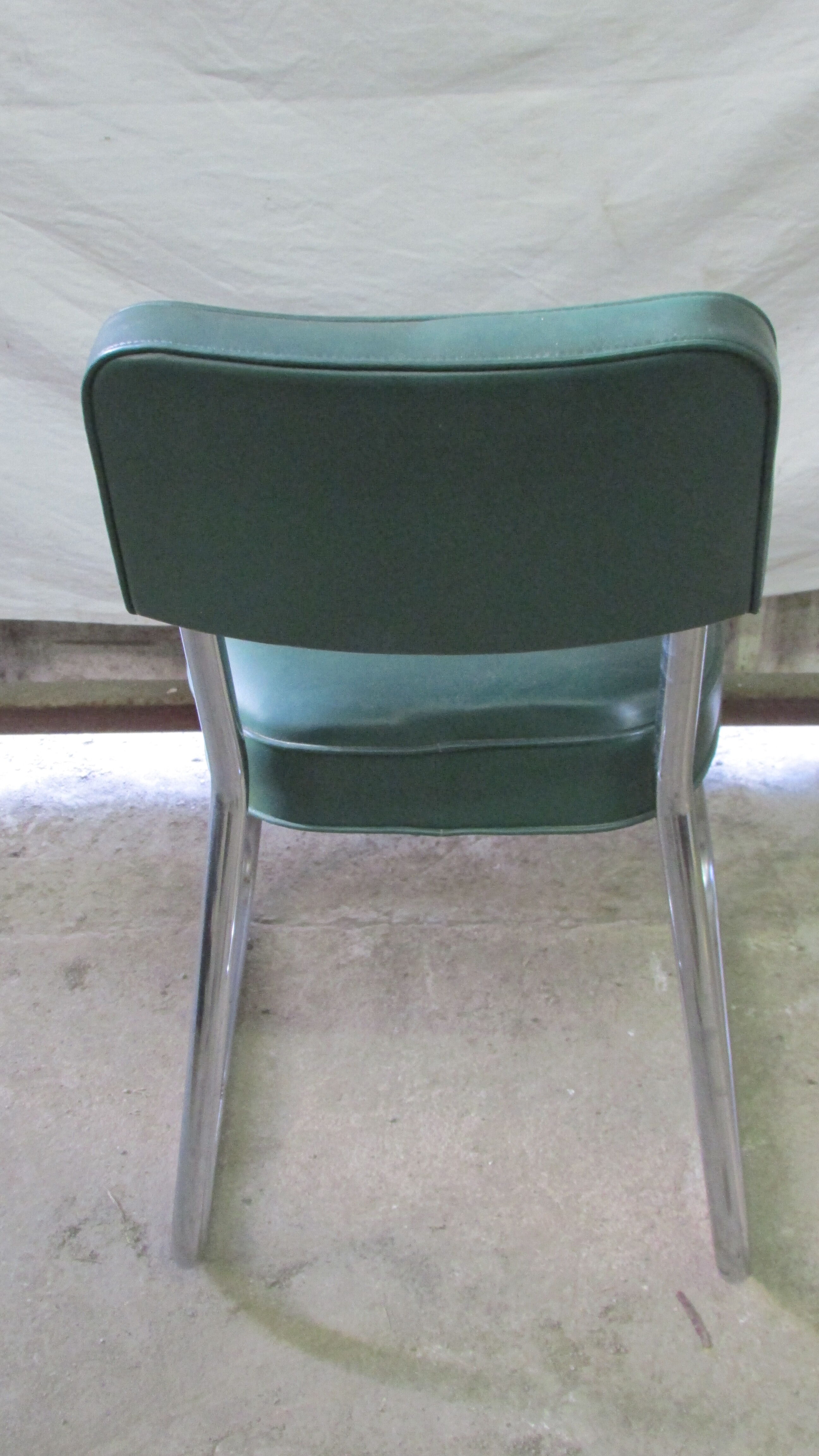 Vintage office chair in skaï