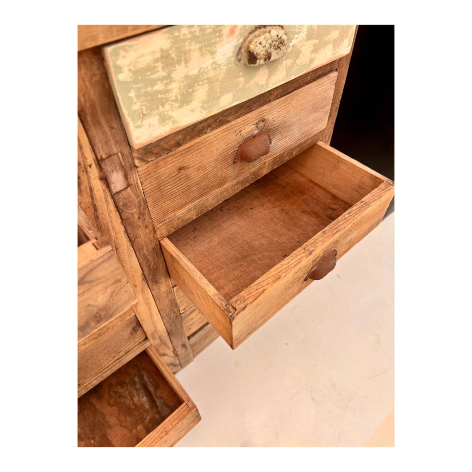 Workshop furniture with drawers