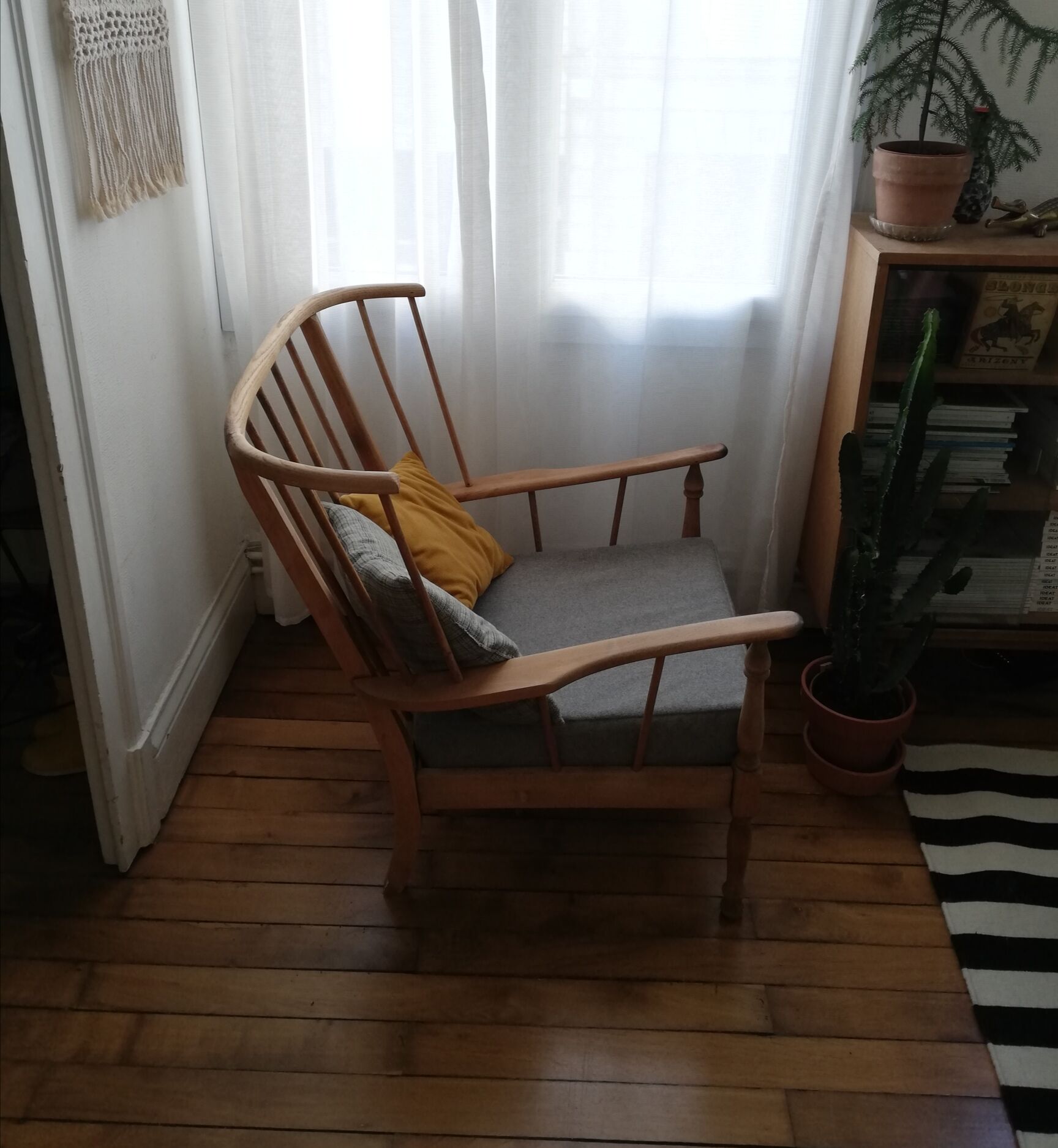 Wide range chair