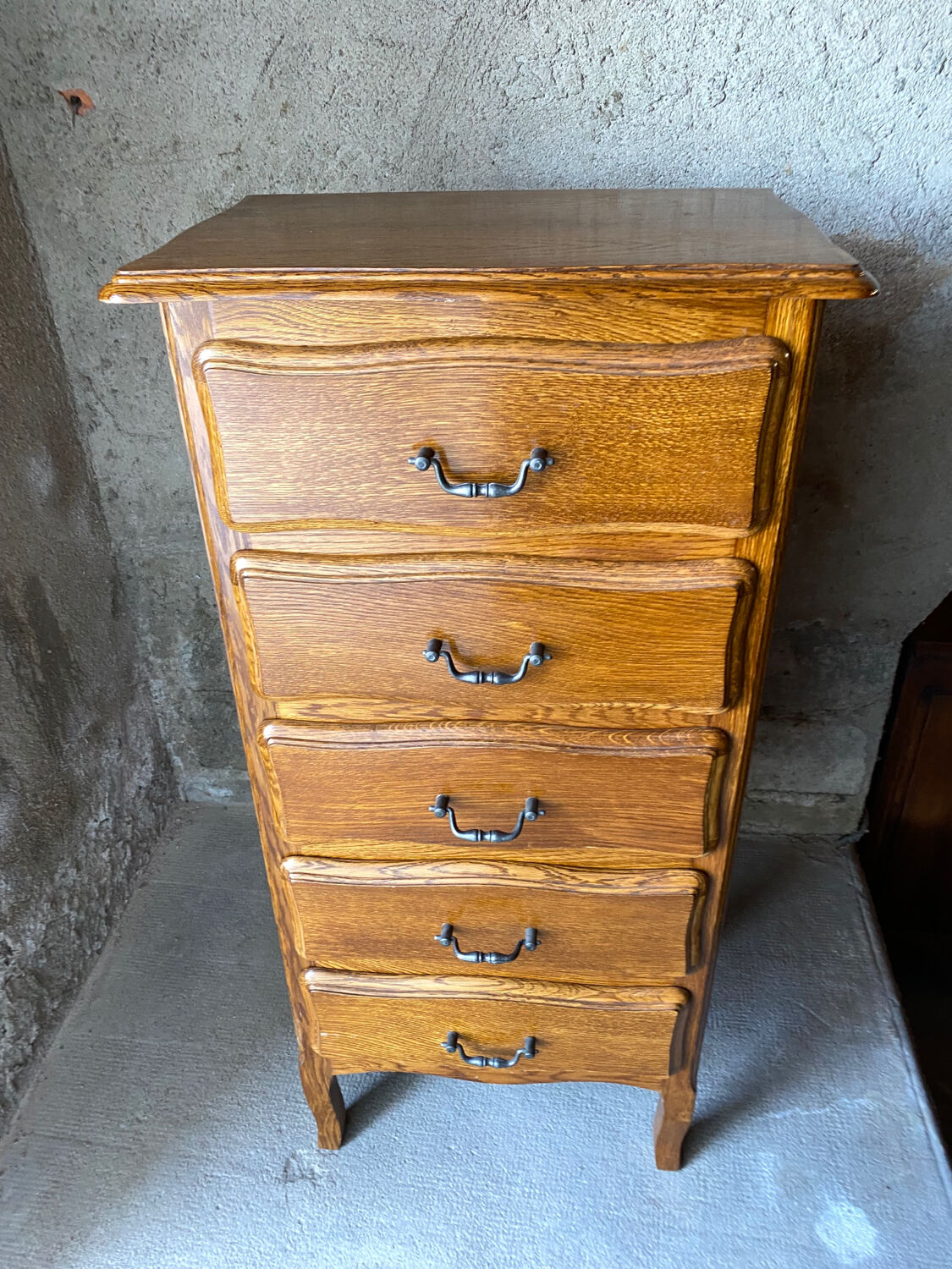 Weekly chest of drawers