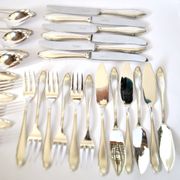 Ménagère 30 couverts de table modernistes en métal argenté chantourné DEETJEN