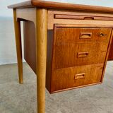 Vintage Danish desk in teak and oak by Børge Mogensen for Søborg Møbelfabrik, 1960s.