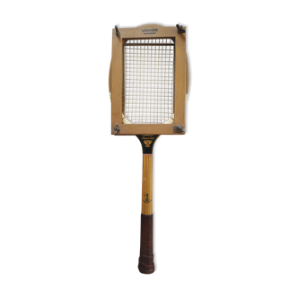 Davis cap racket with its wooden frame greenhouse