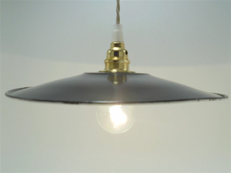 Suspension in black enamelled sheet metal