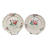 Paire d'assiettes en faïence de l'Est XIXe à décor floral