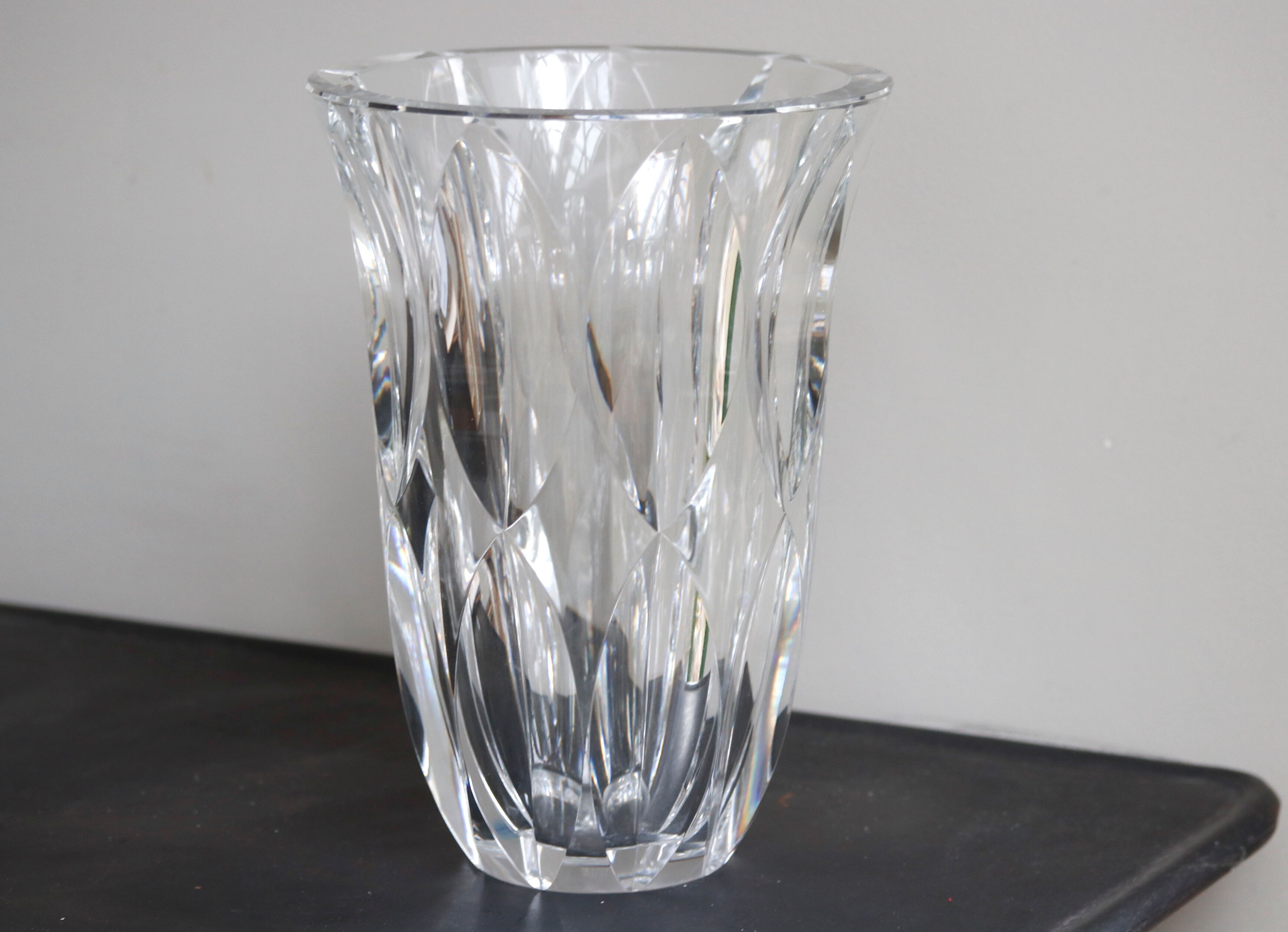 Large crystal vase carved with shuttle decoration. St. Louis. Art Deco.