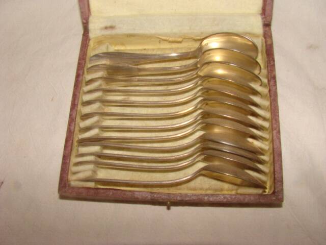 12 silver-plated metal teaspoons from the "Art Deco" period.