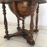 Bar en forme de globe terrestre vintage