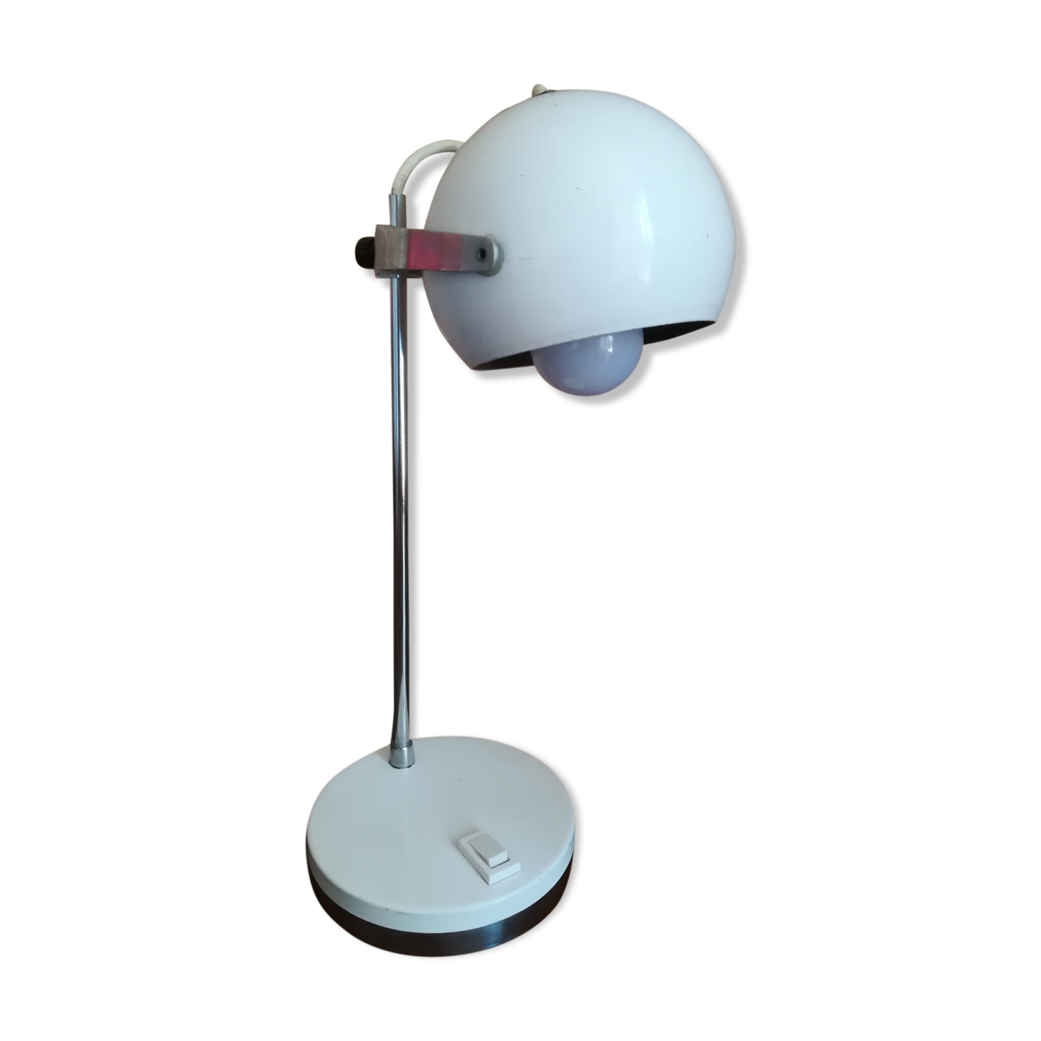 Lamp on foot eyeball