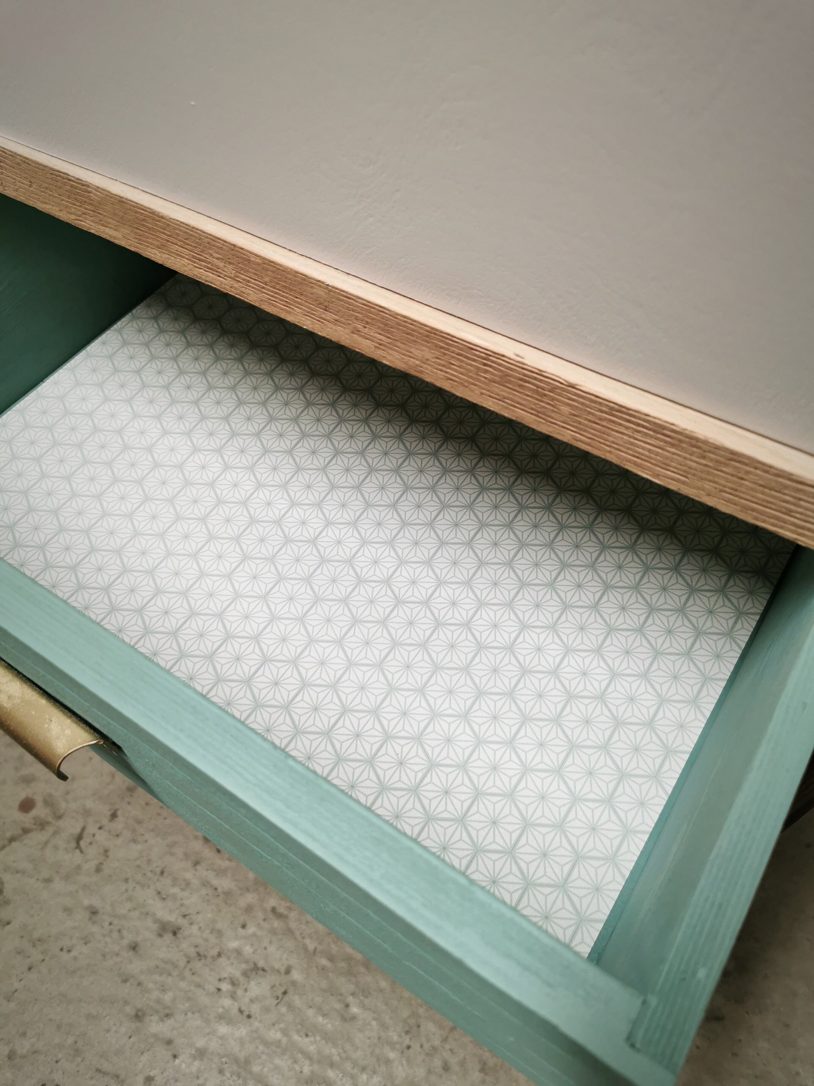 Asymmetrical compass foot cabinet