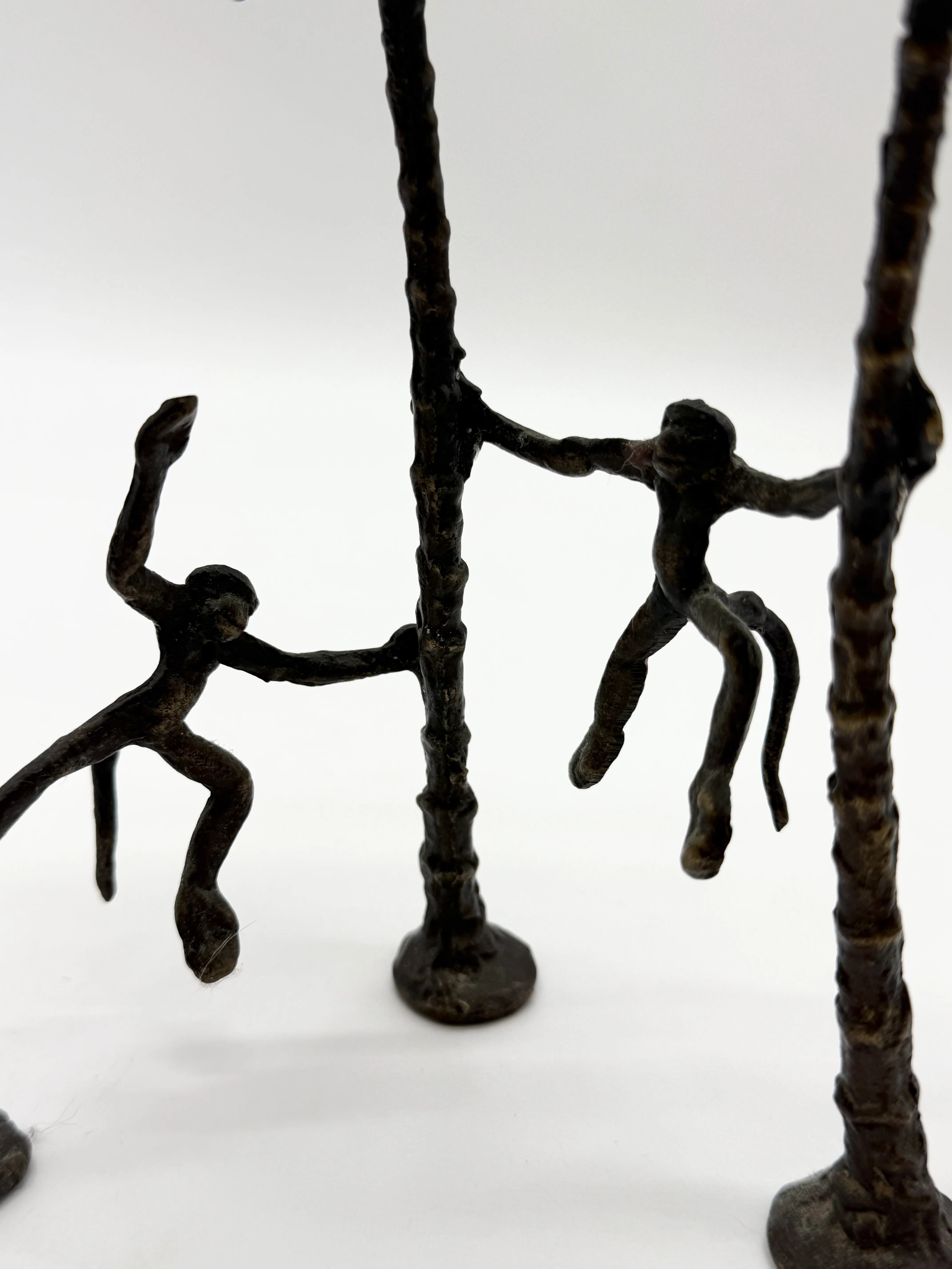 Chandelier "singe" en bronze patiné, 1970s