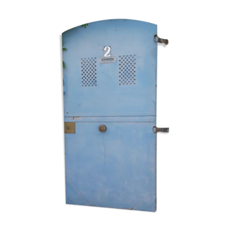 Porte H205xL103 ancienne en fer cintrée avec boite aux lettres