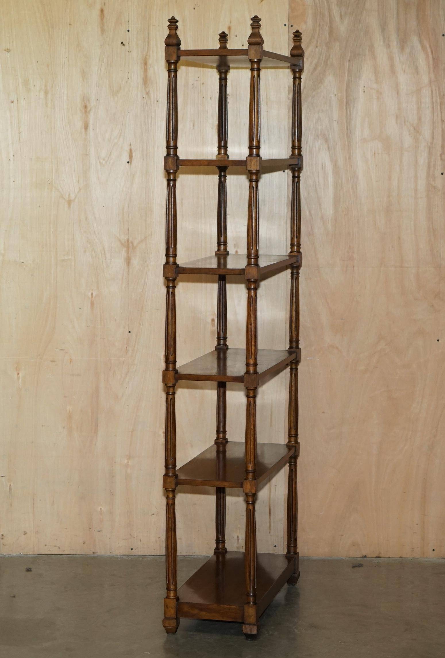 Bibliothèque vintage style Regency en acajou flammé 198 cm