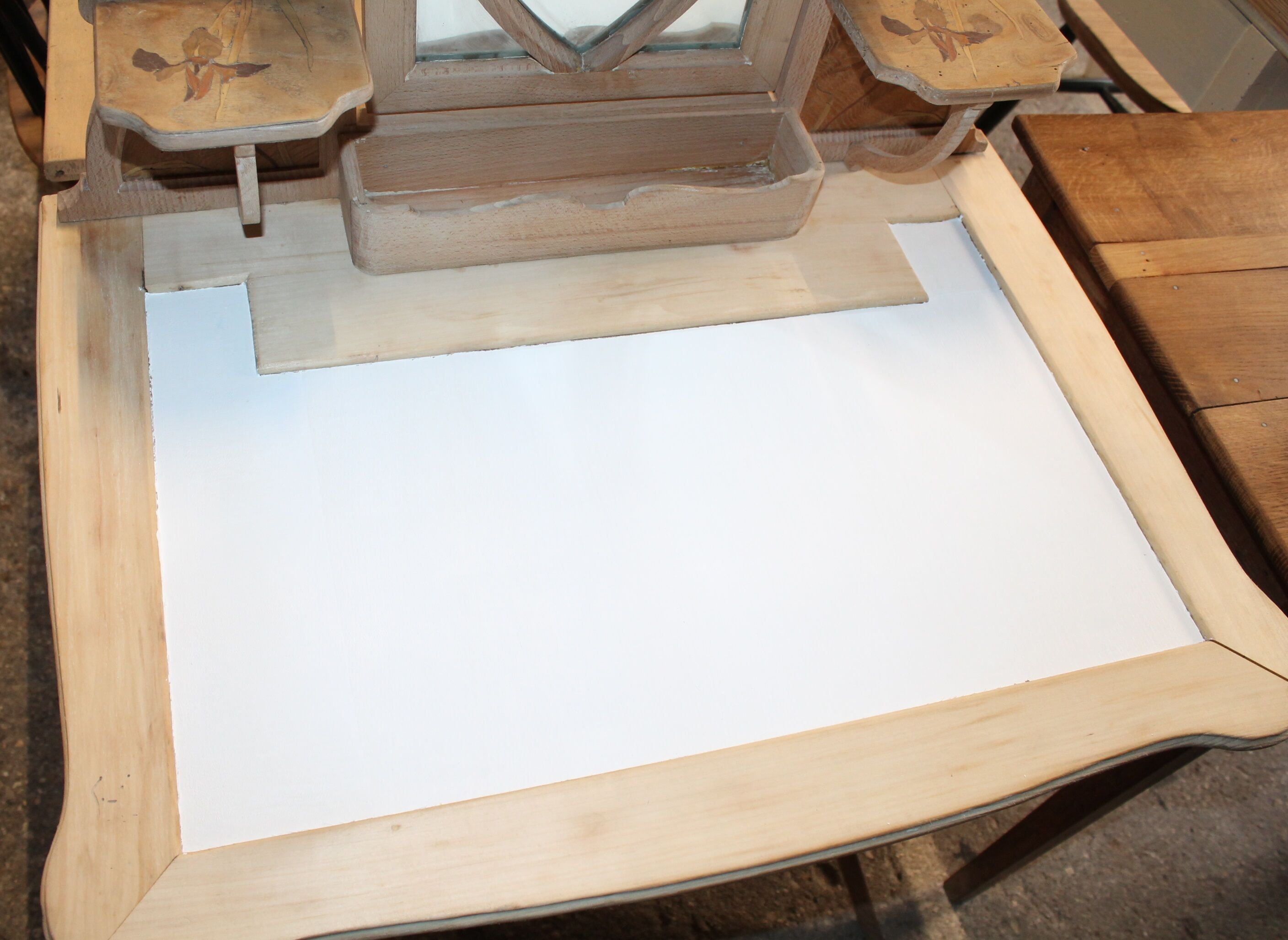 Art Nouveau hairdresser