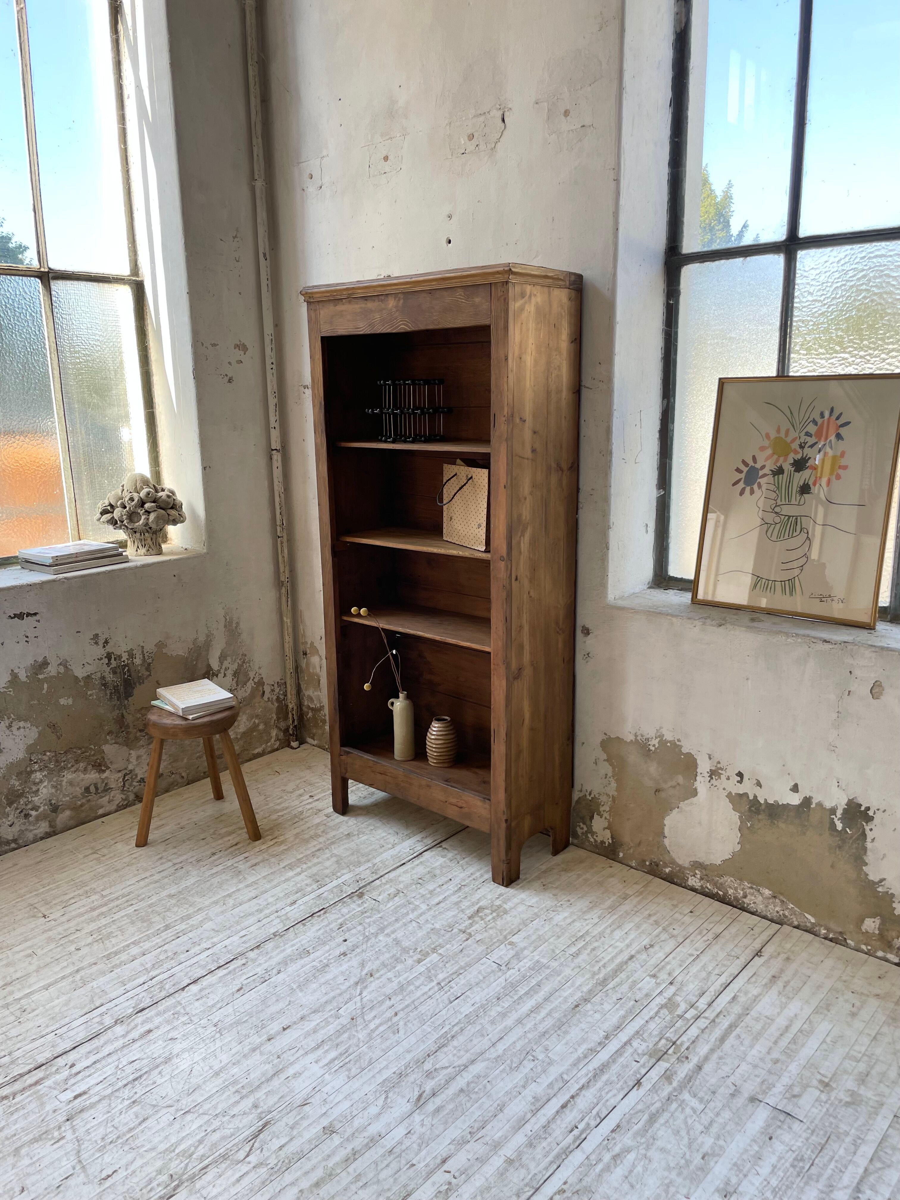 Library bonnetière pine