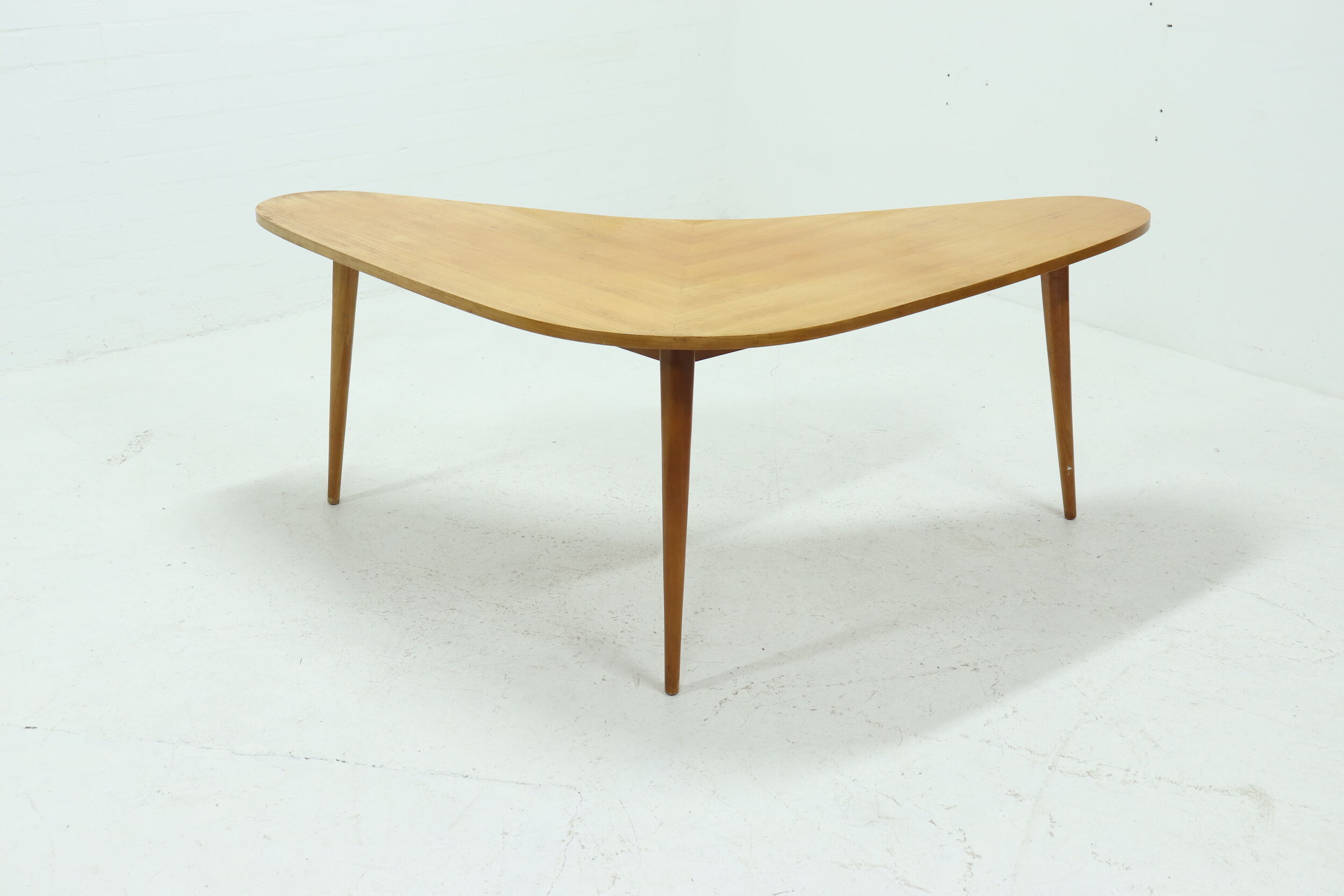 Boomerang desk table in birch 1950s